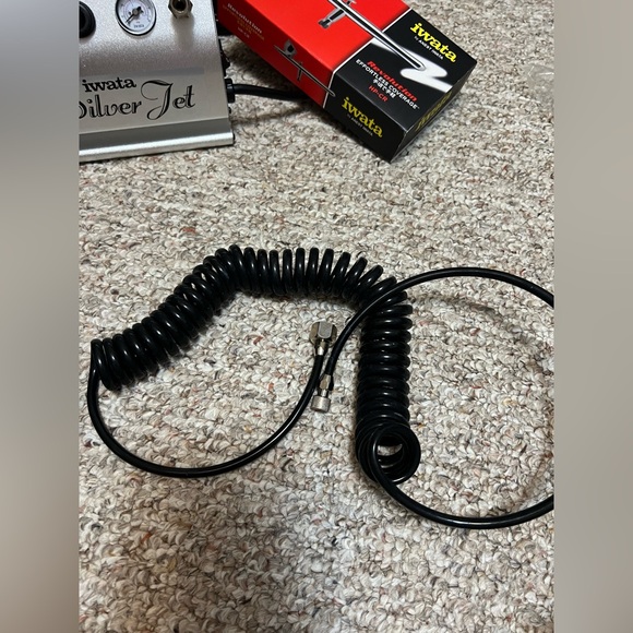 Iwata Silver Jet Airbrush Compressor - Picture 12 of 16